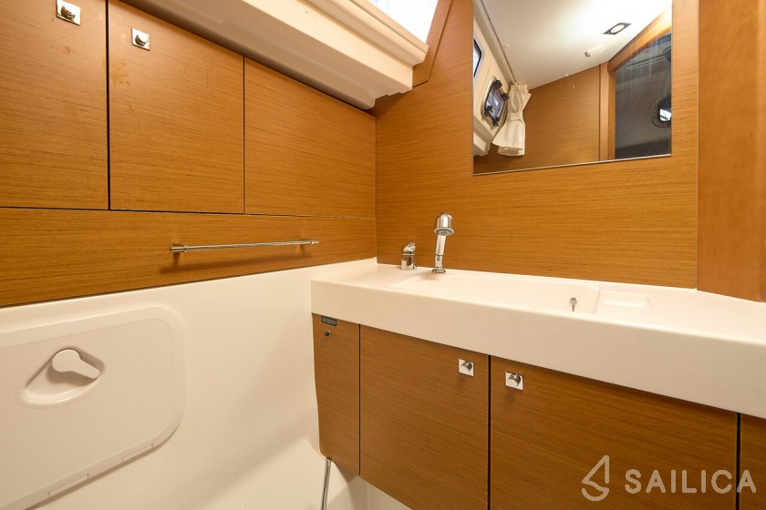 Sun Odyssey 479 - Yacht Charter Sailica