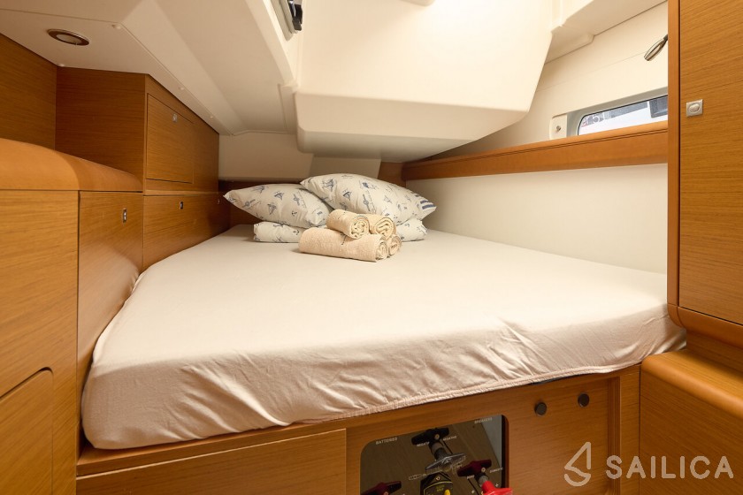 Sun Odyssey 479 - Yacht Charter Sailica