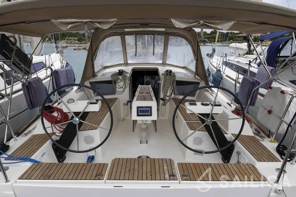 Dufour 360 GL - Yacht Charter Sailica