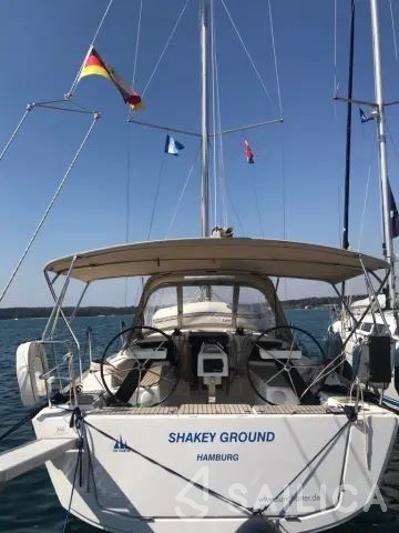Dufour 360 GL - Yacht Charter Sailica