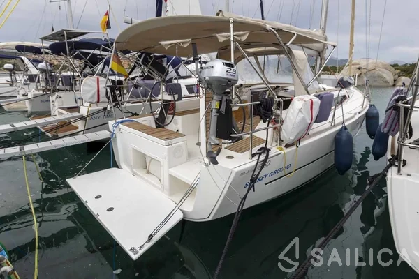 Dufour 360 GL - Yacht Charter Sailica