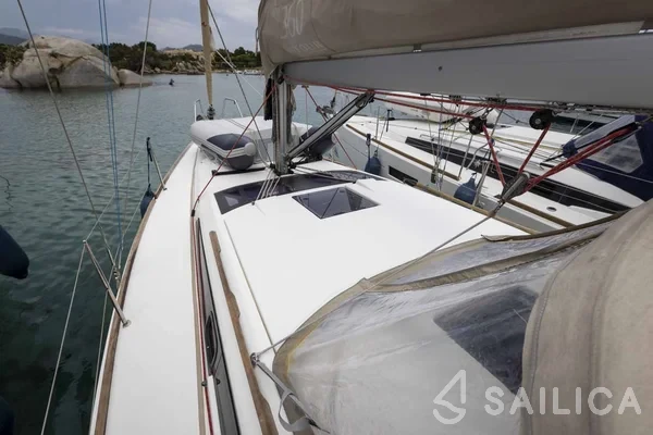 Dufour 360 GL - Yacht Charter Sailica