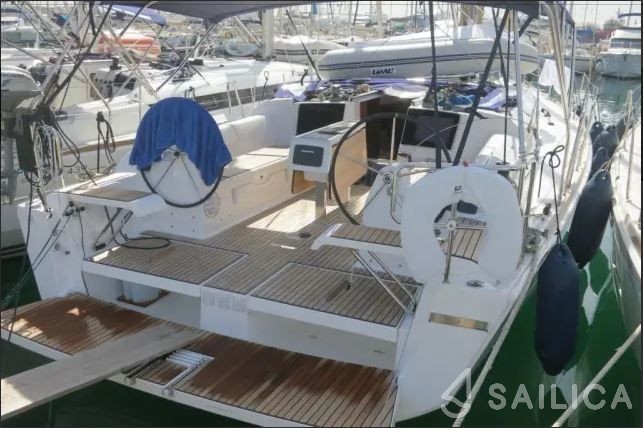 Dufour 382 GL - Yacht Charter Sailica