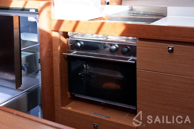 Dufour 382 GL - Yacht Charter Sailica
