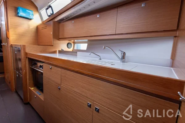 Dufour 382 GL - Yacht Charter Sailica