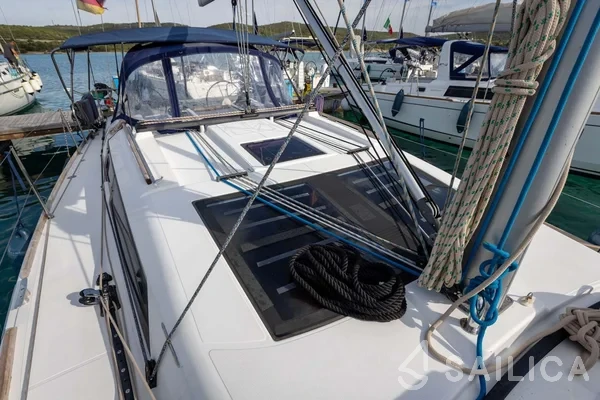 Dufour 382 GL - Yacht Charter Sailica