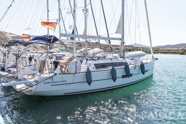 Dufour 382 GL - Yacht Charter Sailica