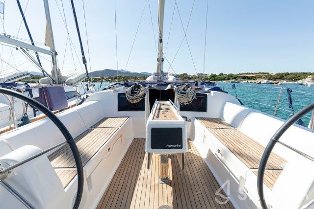 Dufour 382 GL - Yacht Charter Sailica