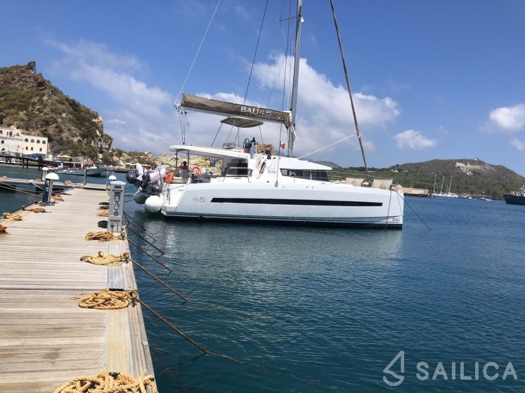 Bali 4.5 - Yacht Charter Sailica