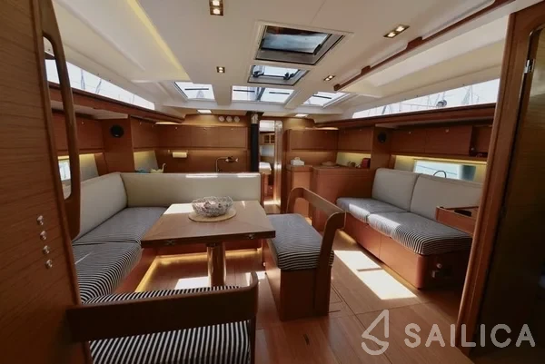 Dufour 520 GL - Yacht Charter Sailica