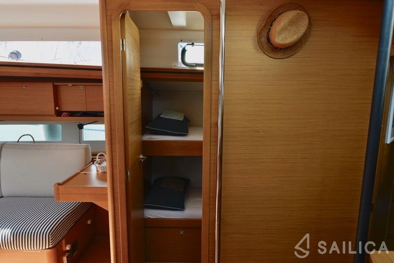 Dufour 520 GL - Yacht Charter Sailica