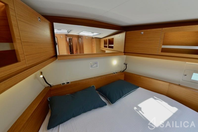 Dufour 520 GL - Yacht Charter Sailica