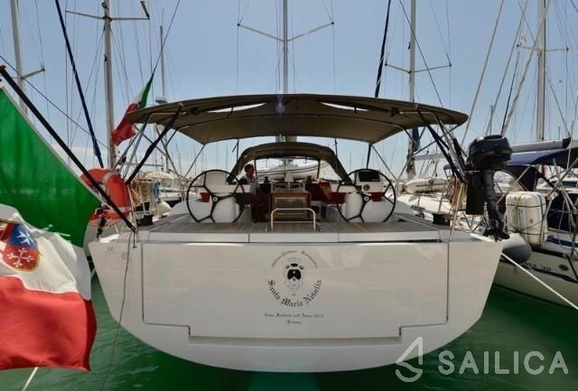 Dufour 520 GL - Yacht Charter Sailica
