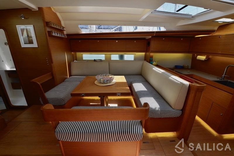 Dufour 520 GL - Yacht Charter Sailica
