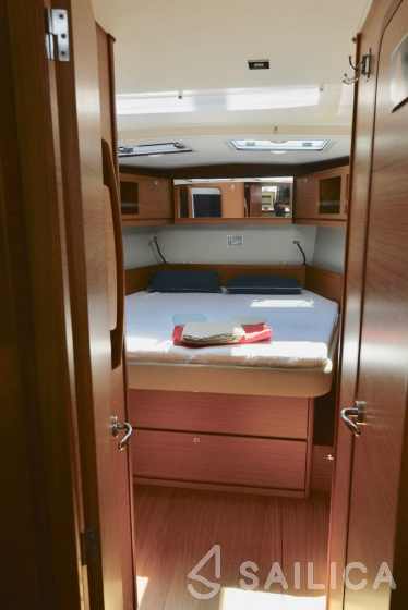 Dufour 520 GL - Yacht Charter Sailica
