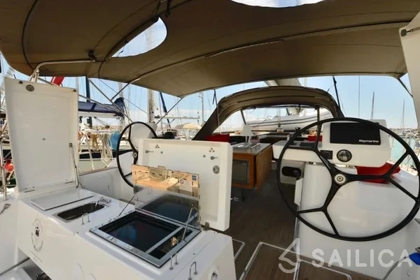 Dufour 520 GL - Yacht Charter Sailica