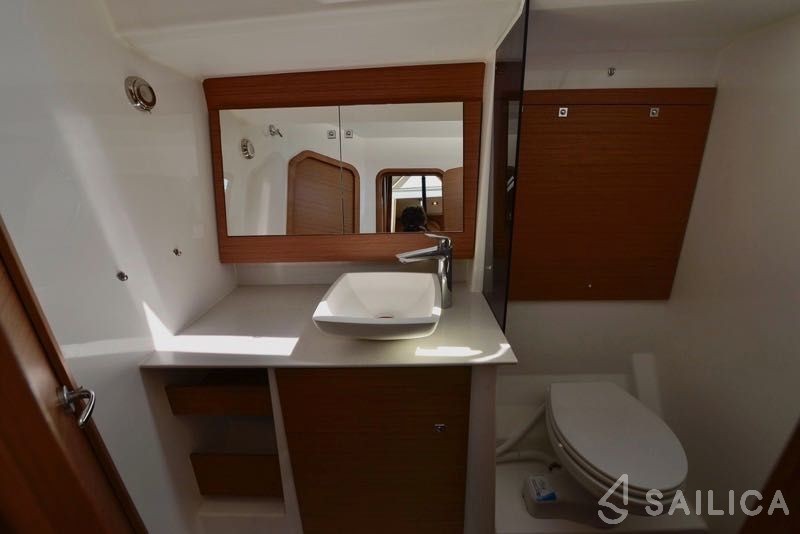 Dufour 520 GL - Yacht Charter Sailica