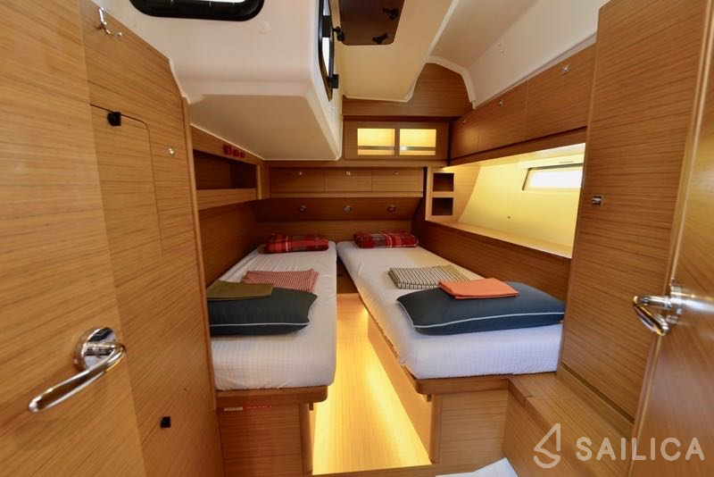 Dufour 520 GL - Yacht Charter Sailica