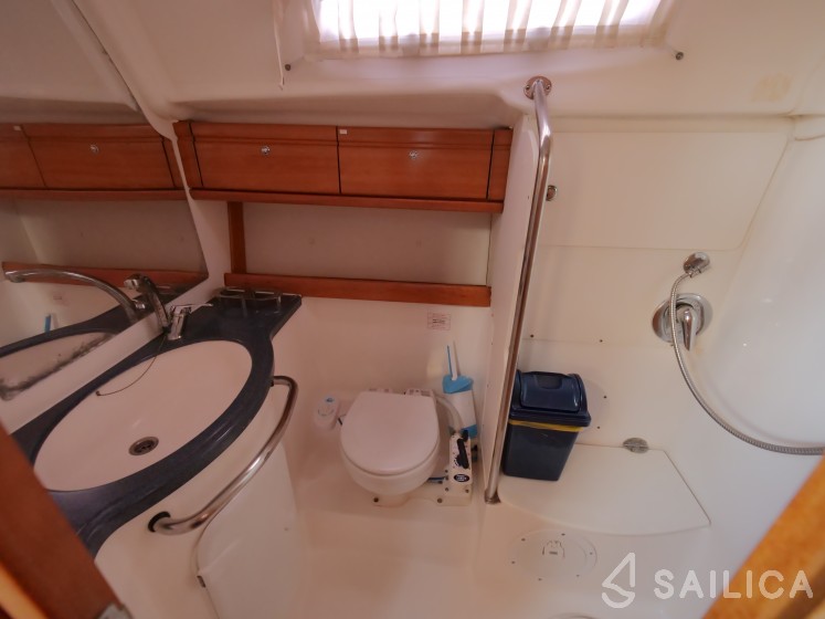 Bavaria 42 - Yacht Charter Sailica