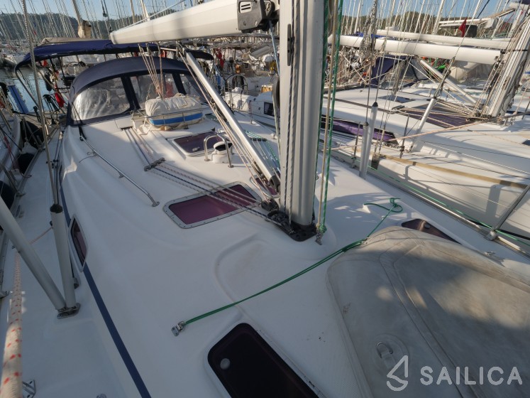 Bavaria 42 - Yacht Charter Sailica