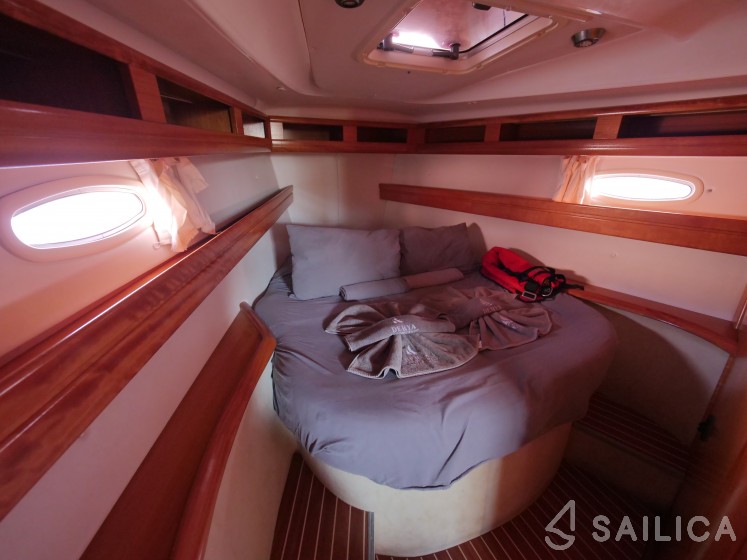 Bavaria 42 - Yacht Charter Sailica