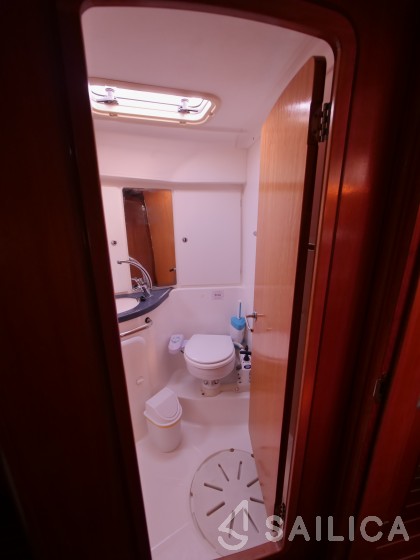 Bavaria 42 - Yacht Charter Sailica