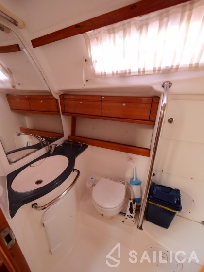 Bavaria 42 - Yacht Charter Sailica