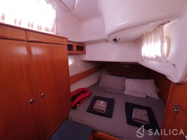 Bavaria 42 - Yacht Charter Sailica