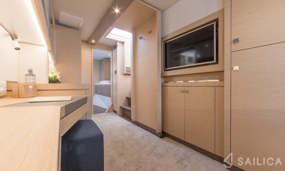 Tanna 47 - Yacht Charter Sailica