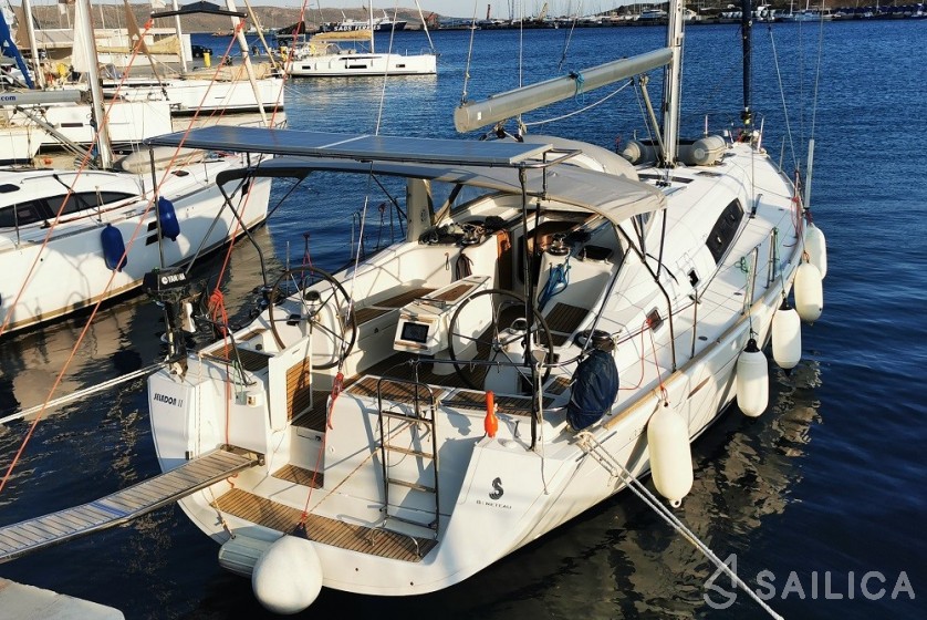 Oceanis 50 Family - Yacht Charter Sailica