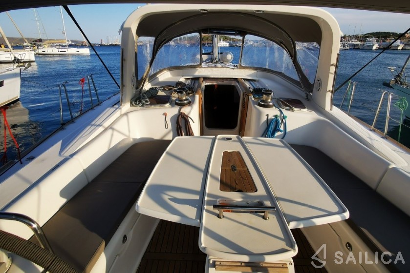 Oceanis 50 Family - Yacht Charter Sailica