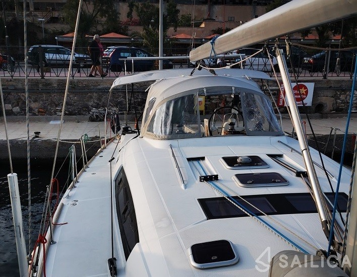 Oceanis 50 Family - Yacht Charter Sailica