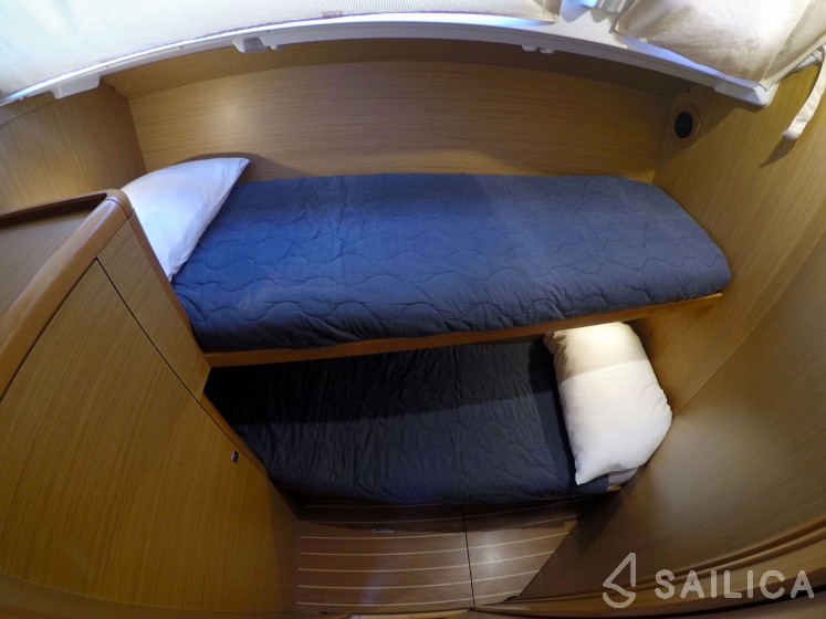 Jeanneau 53 - Yacht Charter Sailica