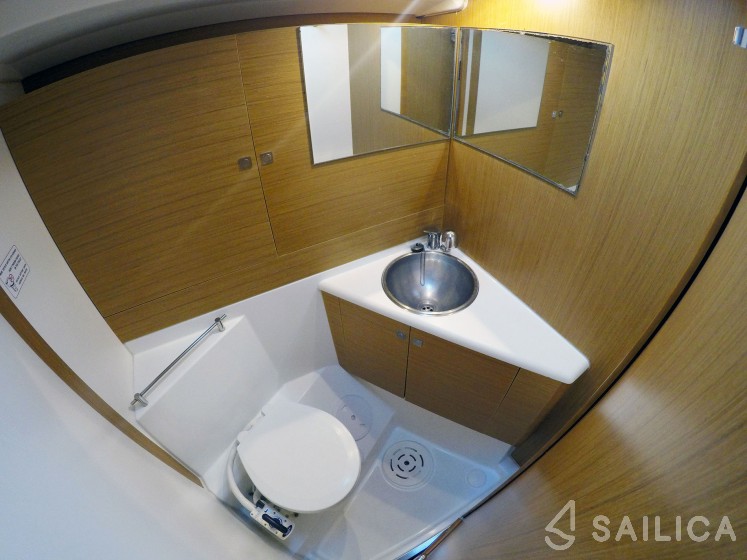Jeanneau 53 - Yacht Charter Sailica