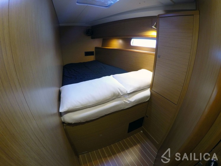 Jeanneau 53 - Yacht Charter Sailica
