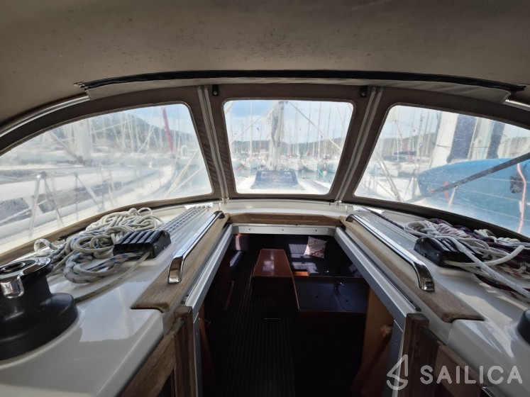 Bavaria 37 Cruiser - Yacht Charter Sailica