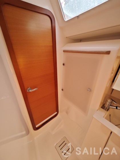 Dufour 450 GL - Yacht Charter Sailica