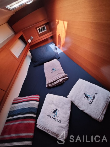 Dufour 450 GL - Yacht Charter Sailica