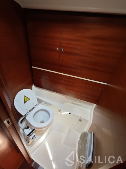 Dufour 450 GL - Yacht Charter Sailica