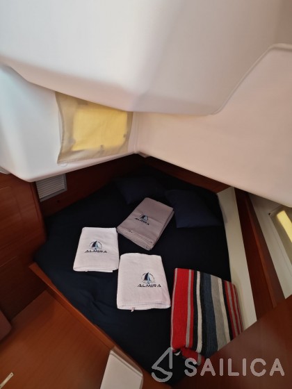 Dufour 450 GL - Yacht Charter Sailica
