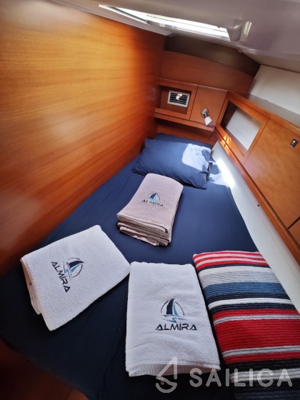 Dufour 450 GL - Yacht Charter Sailica