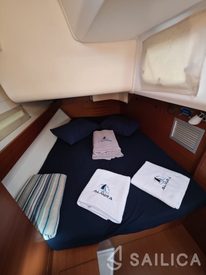 Dufour 450 GL - Yacht Charter Sailica