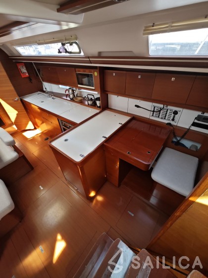 Dufour 450 GL - Yacht Charter Sailica