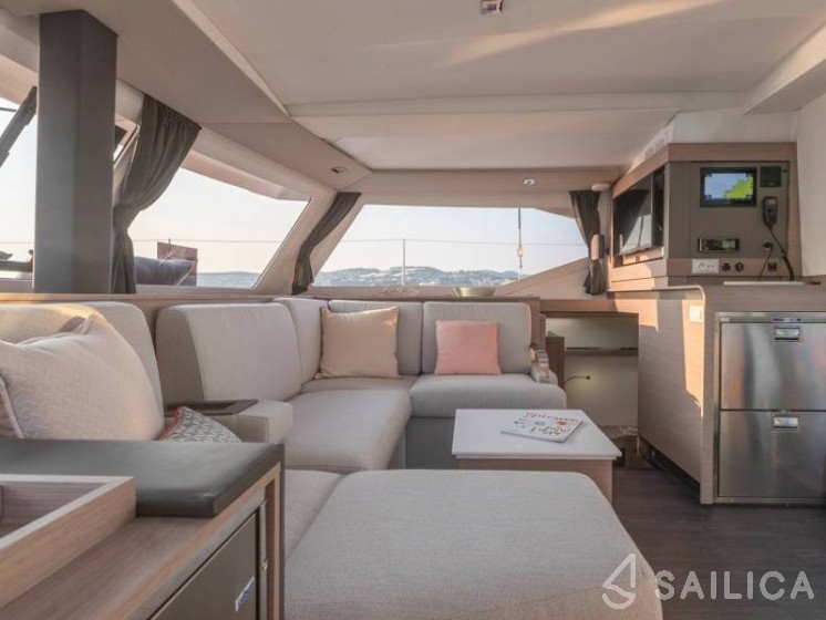 Isla 40 - Yacht Charter Sailica