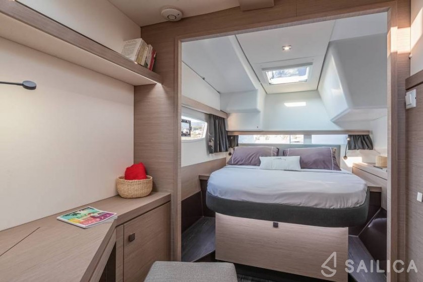 Isla 40 - Yacht Charter Sailica