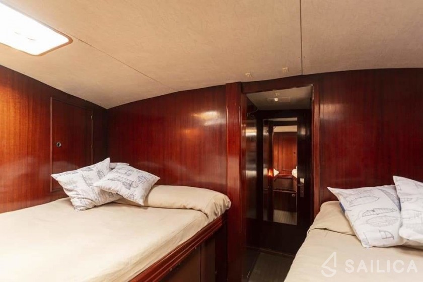 Gallian 17 M - Yacht Charter Sailica