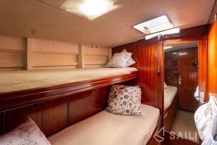 Gallian 17 M - Yacht Charter Sailica