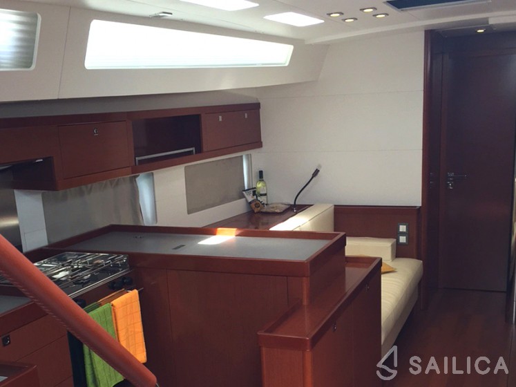 Oceanis 55 - Yacht Charter Sailica
