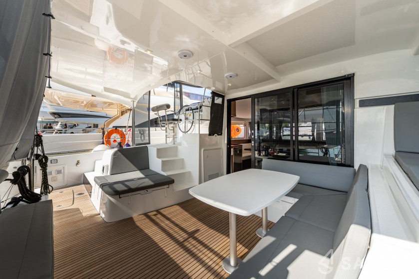Lagoon 42 - Yacht Charter Sailica