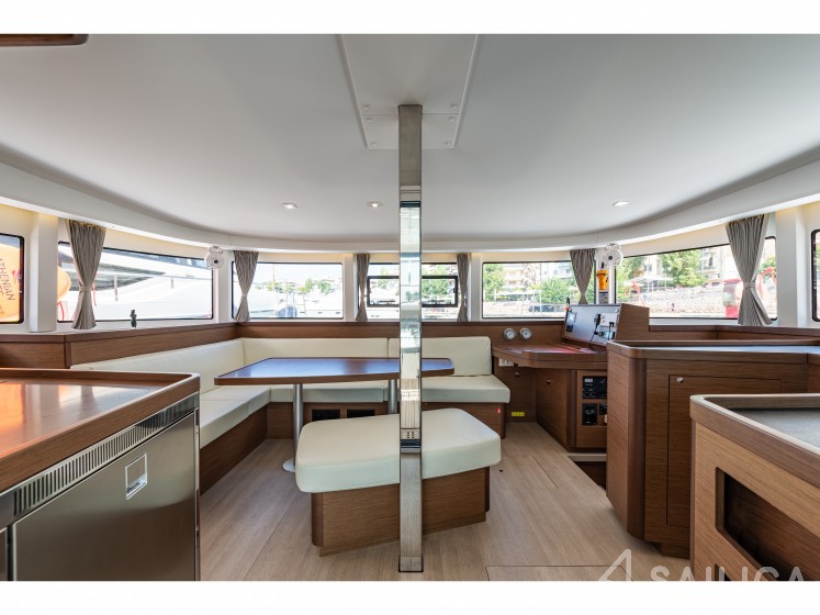 Lagoon 42 - Yacht Charter Sailica